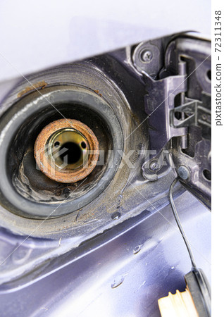 生鏽的加油口 72311348