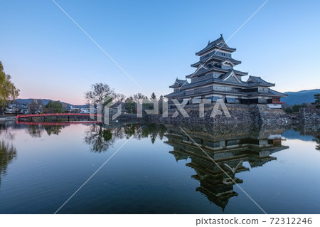Matsumoto Castle (dawn) 72312246