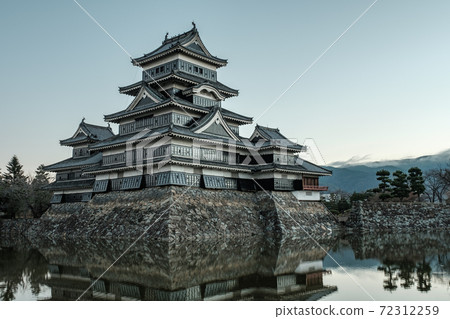 Matsumoto Castle (dawn) Matsumoto Castle (dawn) 72312259