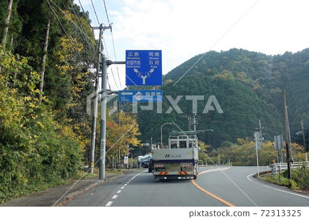 在岩國市187國道和2號公路的交匯處向左轉，前往Kinobibashi 72313325