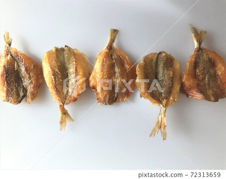 Mirinboshi of Koaji lined up alternately in a row Mirinboshi of Koaji lined up alternately in a row 72313659