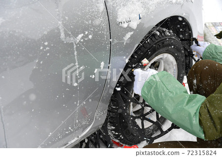 Tire chains installed 72315824