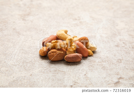 Mixed nuts 72316019