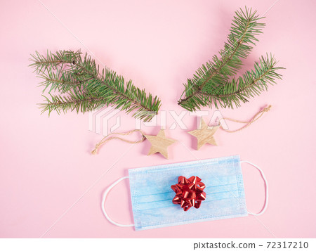 Reindeer made with face mask and christmas decorations 72317210