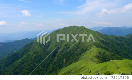 Scenery of Jirogyu from the summit of Mt. Tsurugi Scenery of Jirogyu from the summit of Mt. Tsurugi 72317306