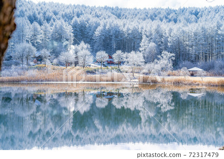 Rime and reflection on the Holy Plateau [Nagano Prefecture] 72317479