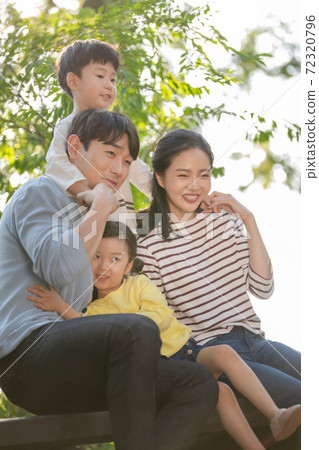 家庭生活方式幸福育兒 72320796