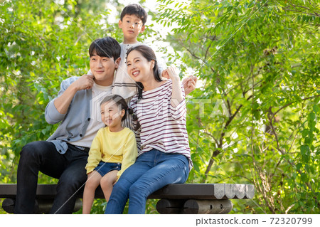 Family lifestyle happiness parenting 72320799