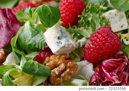 Green salad with blue cheese Green salad with blue cheese 72323590