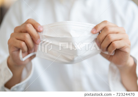 Mask in hand Mask in hand 72324470