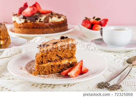 Coffee cake, Strawberries and Coffee 72325008
