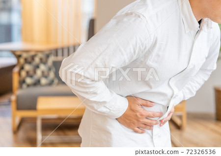 Abdominal pain: A young man who suppresses his stomach 72326536