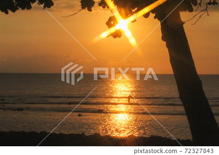 Shining sunset in Bali, Indonesia Shining sunset in Bali, Indonesia 72327843