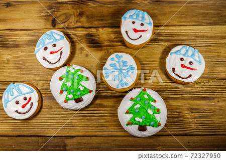 Christmas gingerbread cookies on a wooden background. Top view Christmas gingerbread cookies on a wooden background. Top view 72327950