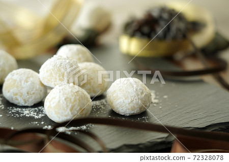 snowball cookie 72328078