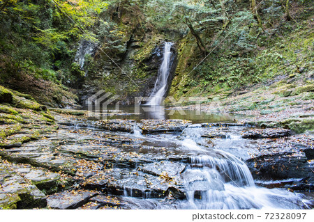 Autumn in the valley Autumn in the valley 72328097