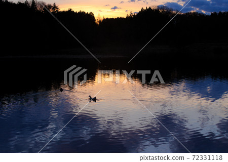 一個湖 一個湖 72331118