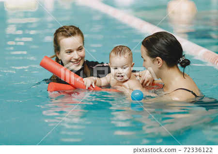 Mother and little son in a swimming pool 72336122