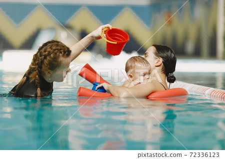 Mother and little son in a swimming pool 72336123