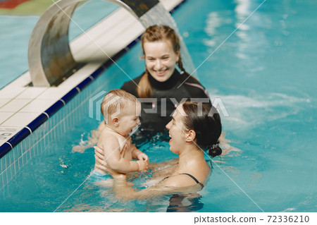 Mother and little son in a swimming pool Mother and little son in a swimming pool 72336210