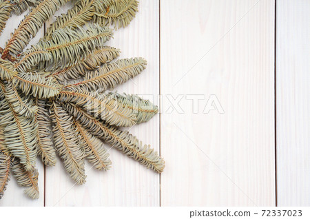 Christmas white wooden pattern with Christmas tree branches and toys Christmas white wooden pattern with Christmas tree branches and toys 72337023