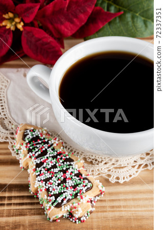 Cup of coffee with christmas tree cookies 72337351