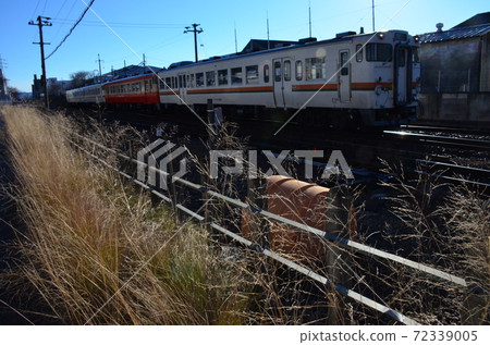 Kiha 40系列進入高山本線Suhara站 Kiha 40系列進入高山本線Suhara站 72339005
