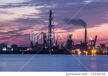 [Keiyo Industrial Zone, silhouette of the evening view of Nippon Steel & Sumitomo Metal Kimitsu Works] 72339736
