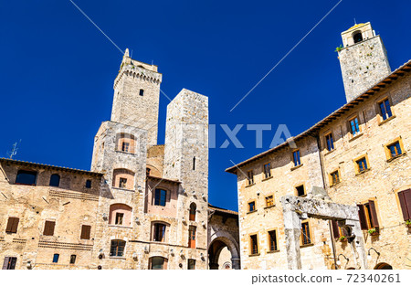 Towers of San Gimignano town in Tuscany, Italy Towers of San Gimignano town in Tuscany, Italy 72340261