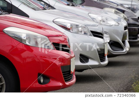 Images of used cars in stores 72340366