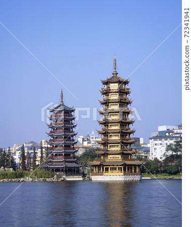 桂林杉湖日月塔 桂林杉湖日月塔 72341941