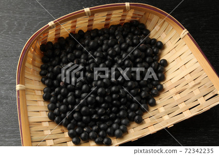 Black bean  72342235