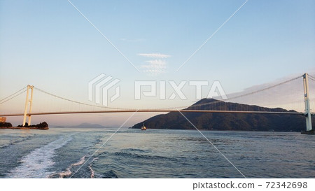 Huge bridges, connecting islands, islands, wakes, voyage safety Huge bridges, connecting islands, islands, wakes, voyage safety 72342698