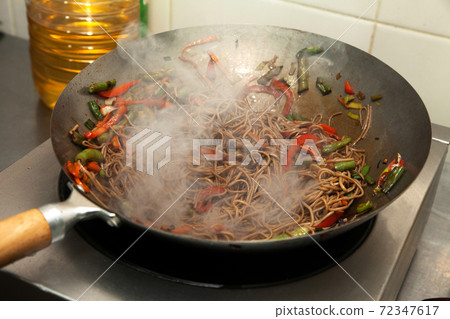 cooking Soba noodles with vegetables 72347617