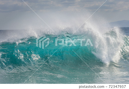 Wave 72347937