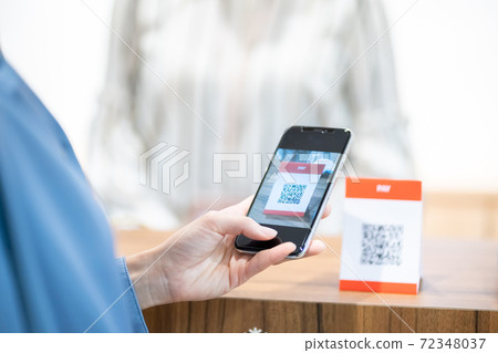 Cashless payment 72348037