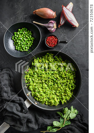 Mushy peas recipe cooked frying pan and peas in 72350678