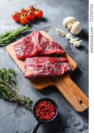 Raw flap steak flank cut with Machete, Skirt 72350728