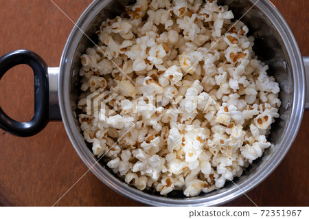 Making sweets at home Making popcorn Making sweets at home Making popcorn 72351967