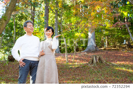享受秋天的樹葉狩獵修善寺地區版的中高級情侶旅行 72352294