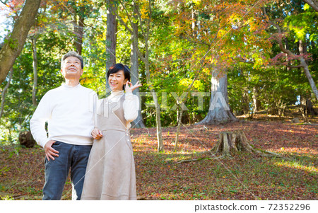 享受秋天的樹葉狩獵修善寺地區版的中高級情侶旅行 72352296