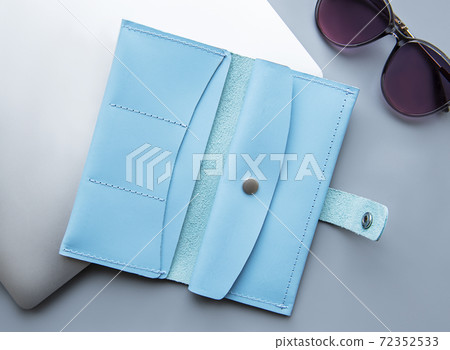 Blue leather wallet 72352533