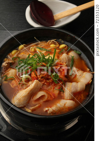 kimchi hot pot  72353120