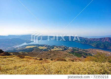 從箱根駒岳索道高架車站俯瞰蘆之湖 照片素材 圖片 圖庫