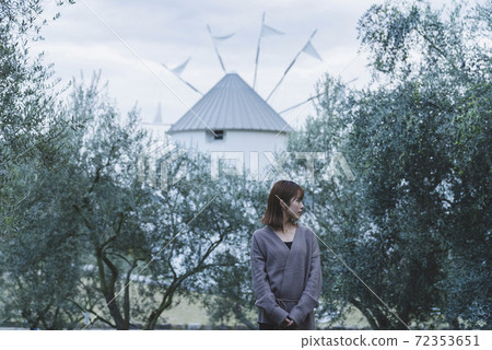 橄欖園的女人 72353651