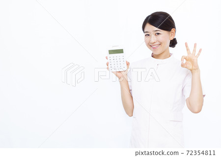 Women in their 30s Beauty Clinic Staff Women in their 30s Beauty Clinic Staff 72354811