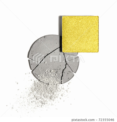 Illuminating and ultimate gray coloured makeup. 72355046