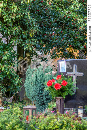 Facemask lying on grave of family members with a facemask during the pandemic Facemask lying on grave of family members with a facemask during the pandemic 72357793