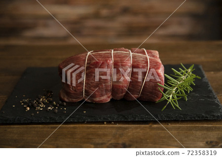 烘烤前生牛肉烤牛肉塊 72358319