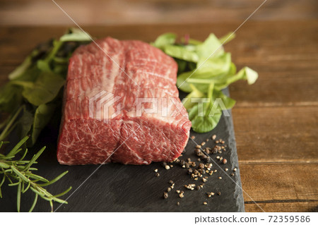 烘烤前生牛肉烤牛肉塊 72359586